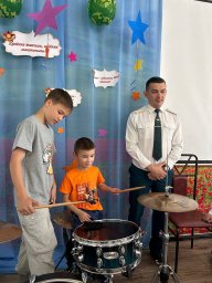 ​Жезқазғанда Ұлттық ұланның әскери оркестрі балаларға мерекелік көңіл-күй сыйлады