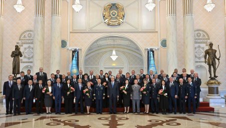 Мемлекет басшысы көлік саласының қызметкерлерін марапаттады