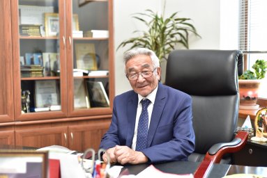 ӘЛЕМГЕ ТАНЫЛҒАН АКАДЕМИК