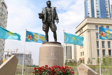 ​ЕЛОРДАДА ТАЛҒАТ БИГЕЛДИНОВКЕ ЕСКЕРТКІШ ОРНАТЫЛДЫ