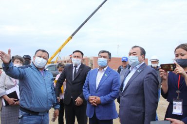 ДЕПУТАТ ҚҰРЫЛЫС НЫСАНДАРЫН АРАЛАДЫ