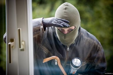 ҰРЫНЫ ҰСТАУҒА 71 ЖАСТАҒЫ ЗЕЙНЕТКЕР КӨМЕКТЕСТІ