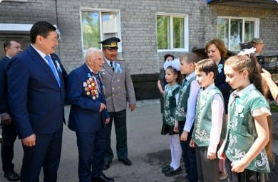 Семейде ардагерлерді Ұлы Жеңістің 80 жылдығымен құттықтады