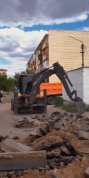 ​В Жезказгане ведутся работы по капитальному ремонту внутриквартальных дорог