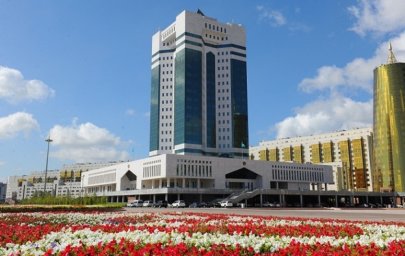 ​ПРЕЗИДЕНТ ҮКІМЕТТІҢ КЕҢЕЙТІЛГЕН ОТЫРЫСЫН ӨТКІЗЕДІ