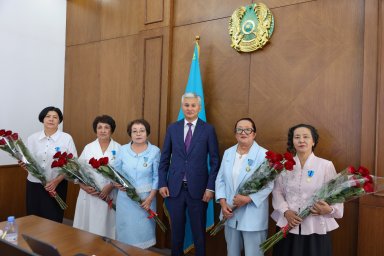 &laquo;Құрмет&raquo; ордені мен &laquo;Ерен еңбегі үшін&raquo; медальдары тапсырылды