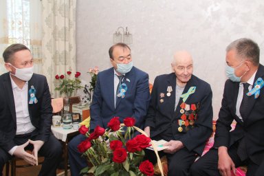 ​ӘКІМ АРДАГЕРЛЕРДІ ҚҰТТЫҚТАДЫ