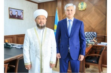 ҚМДБ ТӨРАҒАСЫ ҰЛЫТАУ ОБЛЫСЫНЫҢ ӘКІМІМЕН КЕЗДЕСТІ
