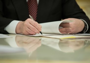 Мемлекет басшысы жер қатынастарын цифрландыру туралы заңға қол қойды