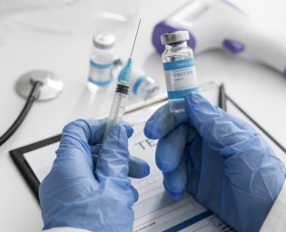ӘЗІРЛЕНГЕН ВАКЦИНАЛАР ҚАУІПСІЗДІКТІҢ БАРЛЫҚ ӘЛЕМДІК СТАНДАРТТАРЫНА САЙ